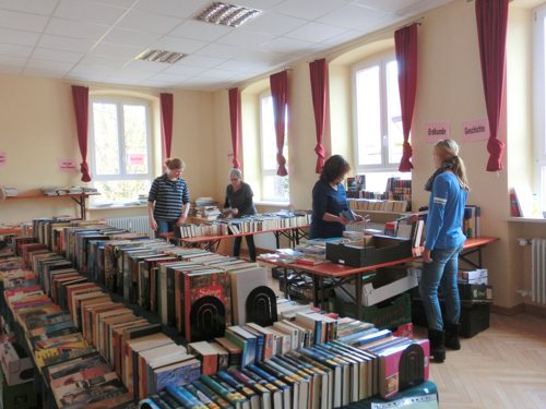 2015_10_17_flohmarkt_aufbau (5).jpg